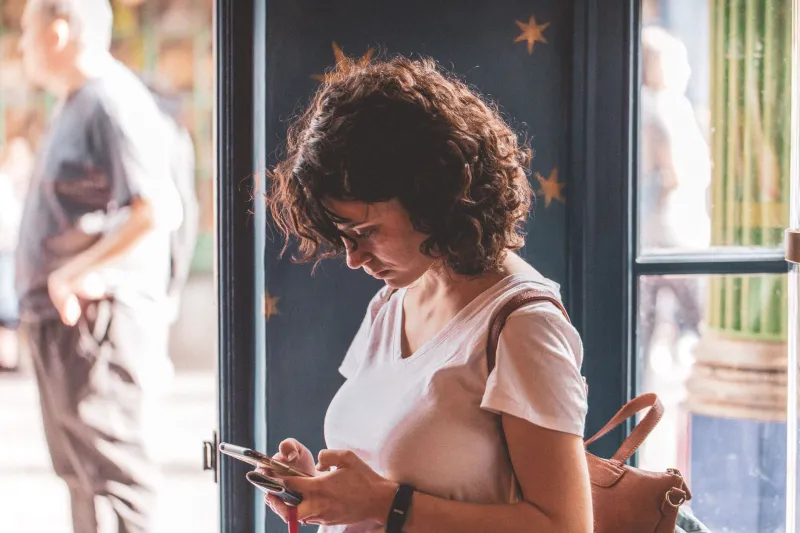 Crumbs Aren't a Meal: How to Spot the Difference Between Casual Interest and Being Strung Along